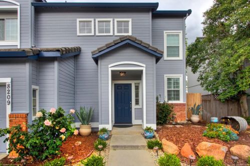 8209 Starburst Ln, Elk Grove, CA 95758-1175