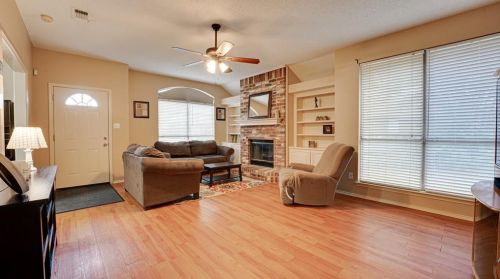 801 Applewood Dr, Cedar Hill TX  75104-2905 exterior