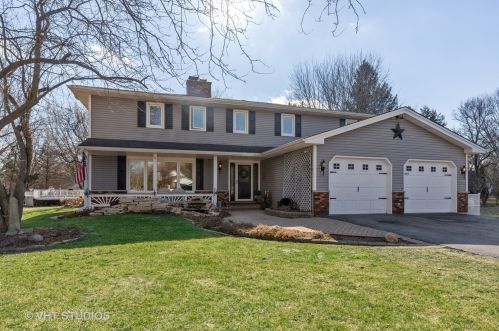 911 Holly Ct, Barrington Hills, IL 60118
