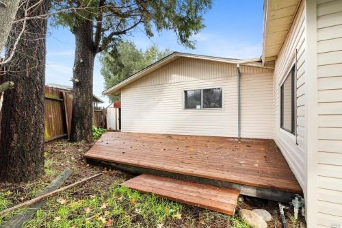 401 Lovers Ln, Ukiah CA  95482-3101 exterior