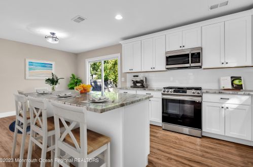 838 Baldwin St, Lacey, NJ 08731-1236