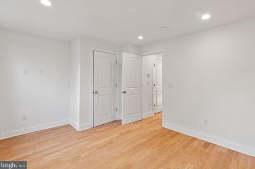 546 Manton St, Philadelphia PA 19147-5118 exterior