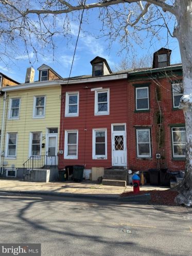 22 Perrine Ave, Trenton, NJ 08638-5115