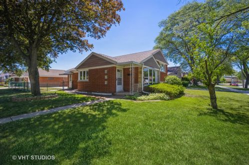 171 Drake Ln, Des Plaines, IL 60016-2153