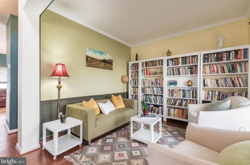 228 Lord Fairfax St, Charles Town WV  25414-2607 exterior