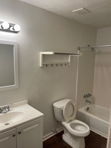 2704 Cumberland Ct, Smyrna GA  30080-8670 exterior