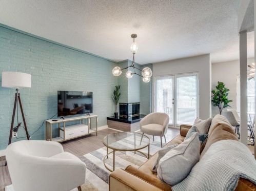 1823 Lakecrest Ct, Carrollton TX  75006-4769 exterior