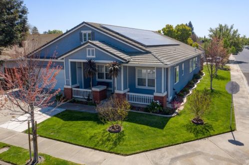 200 Sunbird Dr, Turlock, CA 95382-9607