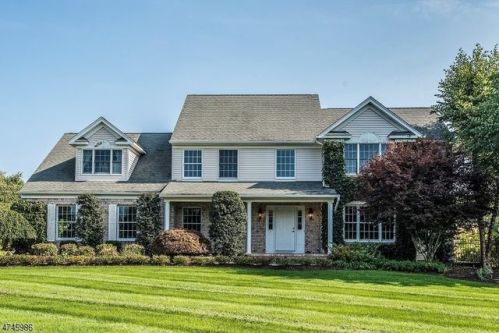 4 Cobble Hill Rd, Andover, NJ 07821-2320