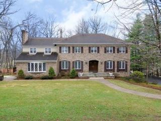 12 Chimney Ln, Wayne, NJ 07470-2002
