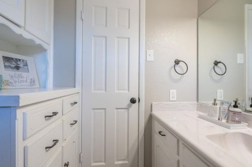 3613 Ashford Ave, Fort Worth TX  76133-3011 exterior