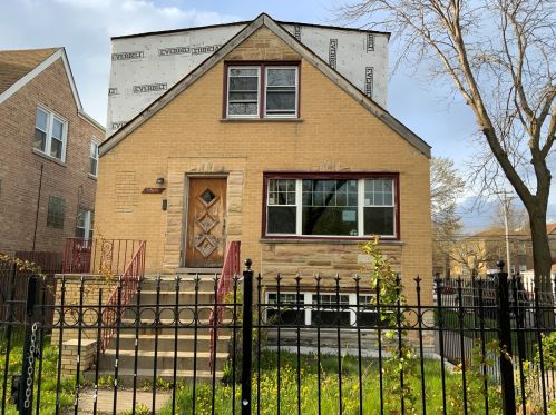 5500 Drummond Pl, Chicago, IL 60639-1328