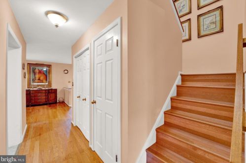 5 Exeter Ct, Princeton NJ  08540-7000 exterior