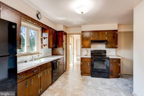 1992 Drexel Ave, Lancaster PA  17602-3365 exterior