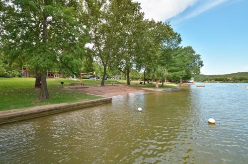 1007 Cyn Edge Dr, Austin TX  78733-2005 exterior