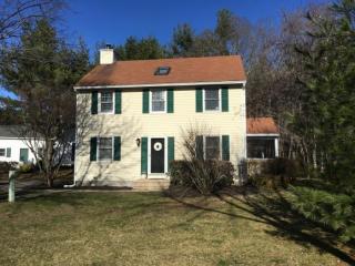 4 Oak Hill Ln, Kensington, NH 03833-4569