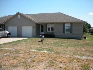 801 Oak St, Lathrop, MO 64465-9748
