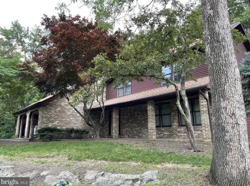 112 Bentley Ln, Lancaster PA  17603-6223 exterior