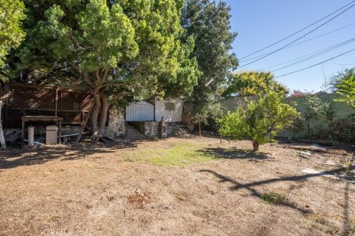 3300 Montrose Ave, Glendale CA 91214-3341 exterior