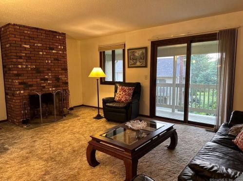 807 Summer Hill Dr, Wapping, CT 06074-2861