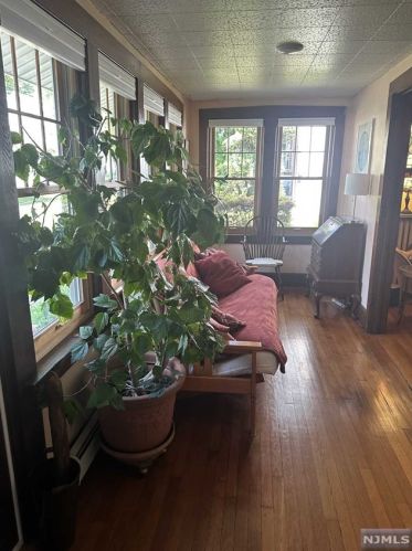 166 Bogert St, Teaneck, NJ 07666-4933