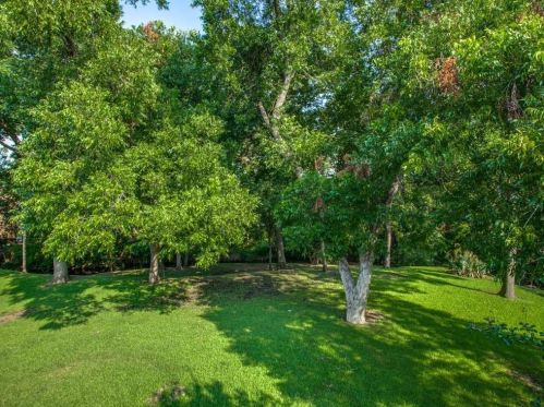 4777 Cedar Springs Rd, Dallas TX  75219-6144 exterior
