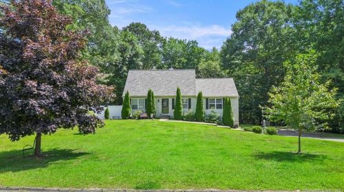 26 Lorenz Dr, Waterbury, CT 06716-2053