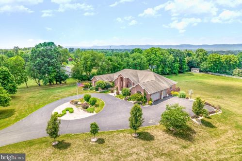 25 Hoover Rd, Carlisle, PA 17015-8512