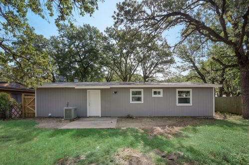 6520 Truman Dr, Fort Worth TX  76112-8032 exterior