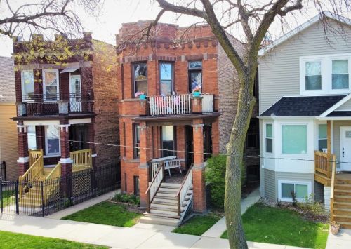 3932 Bernard St, Chicago, IL 60618-3202