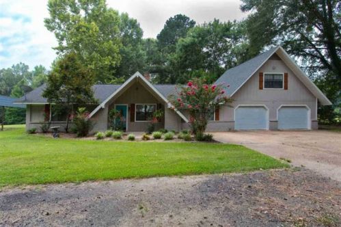 411 Purvis Rd, Flora, MS 39071-9522