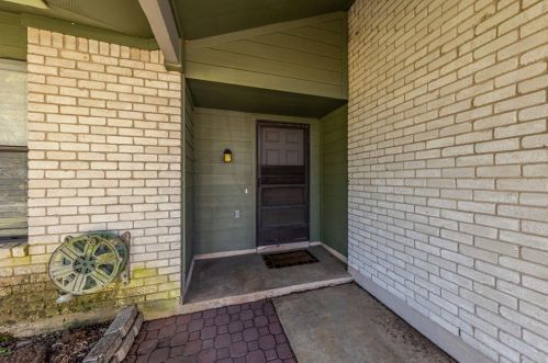 2701 Fentonridge Dr, Austin TX  78745-5958 exterior