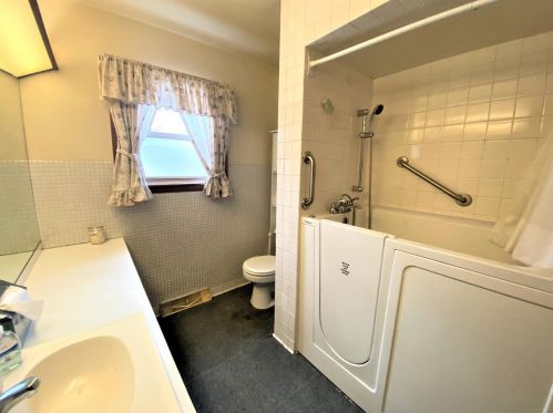 747 Newton St, Gary IN  46405-1131 exterior