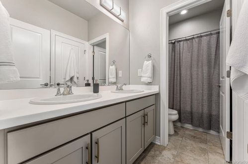 27760 Lakeview Dr, Aurora CO  80016 exterior