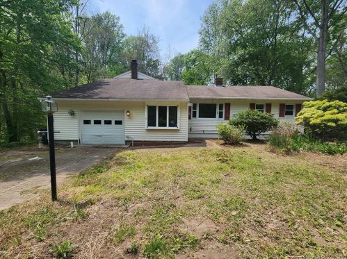 26 Terry Rd, Gales Ferry, CT 06335-1223