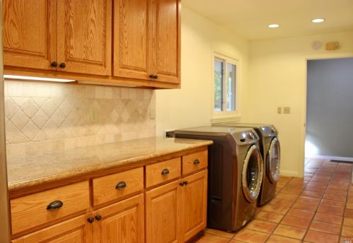 395 Spg St, Ukiah CA 95482-4221 exterior