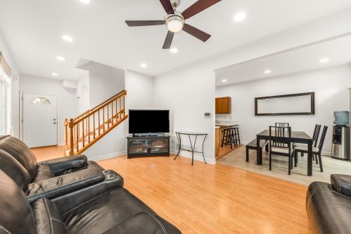 1632 Windward Ave, Naperville, IL 60563-1896