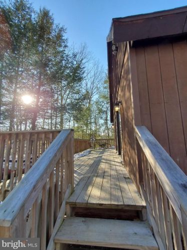 205 Huckleberry Dr, Gerrardstown, WV 25420-3006