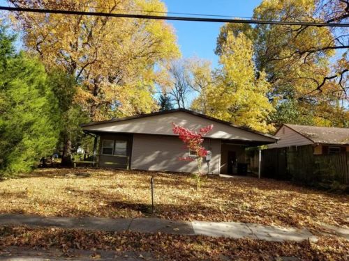 303 Dixon Ave, Carbondale, IL 62901-2311