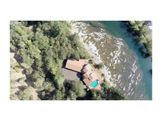 1668 Whistlers Ln, Roseburg OR  97470-9437 exterior