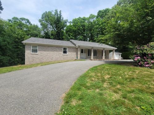 10 Indian Valley Dr, Providence, RI 02919-1619