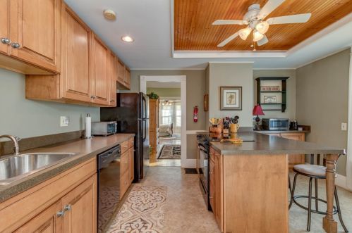 80 Warren St, Concord, NH 03301-3952