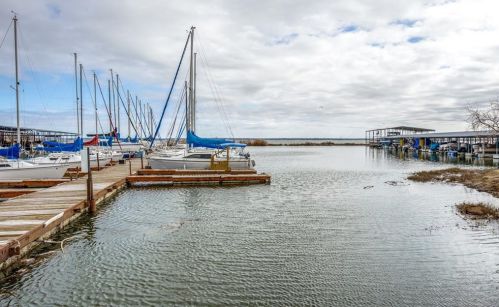 5906 Marina Dr, Garland TX 75043-4225 exterior