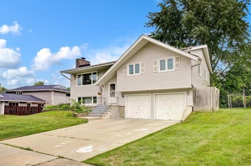 176 Fairfield Way, Hanover Park, IL 60108-1540