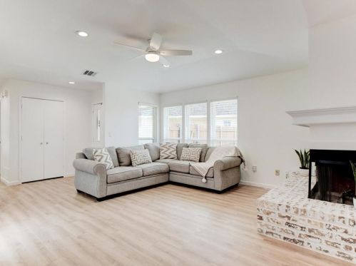 2923 Allister St, Dallas TX  75229-2460 exterior