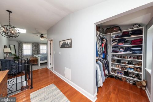 1015 4 St, Philadelphia PA 19147-4106 exterior