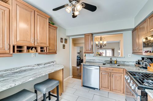 141 Howell Ave, Perth Amboy NJ  08863-1445 exterior