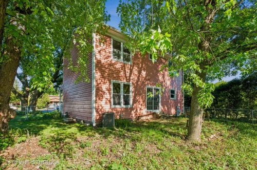 908 Saginaw Ct, Carol Stream, IL 60188-1339