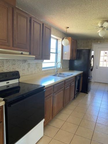 201 Caddo St, Nevada, TX 75173-9402
