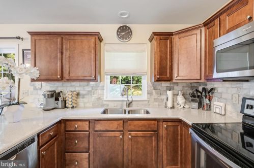 319 Devon Dr, Lancaster PA  17603-4609 exterior